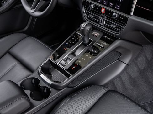 Certified 2026 Porsche Macan AWD/4WD image 32
