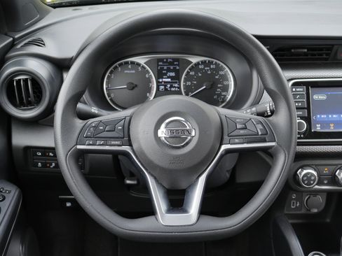 Certified 2020 Nissan Kicks S image 6