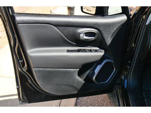 Used 2022 Jeep Renegade Limited AWD/4WD image 10