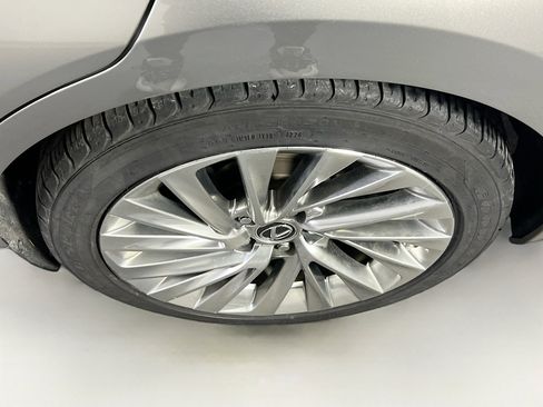 Used 2021 Lexus ES 300h Ultra Luxury w/ Accessory Package 2 image 32