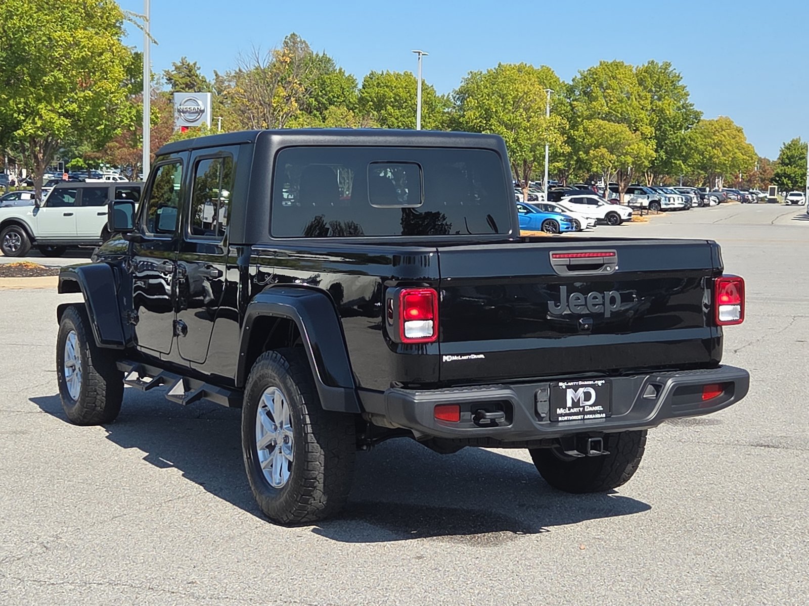 Used 2023 Jeep Gladiator Sport AWD/4WD image 4
