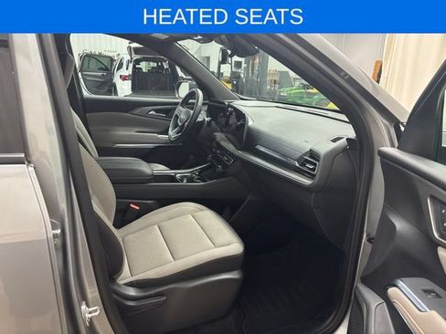 Used 2026 Chevrolet Traverse LT w/ Driver Confidence Package FWD image 13