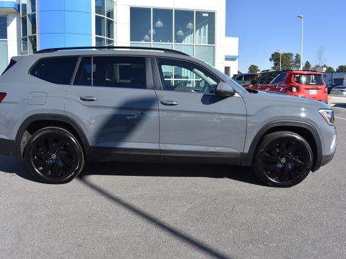 Used 2025 Volkswagen Atlas SE image 10