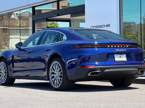 Used 2024 Porsche Panamera 4 image 3