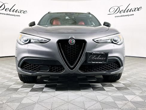 Used 2022 Alfa Romeo Stelvio Veloce image 2