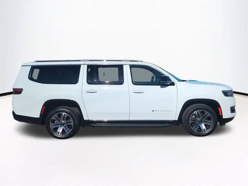 Used 2024 Jeep Wagoneer L Series II w/ Flexible Seating Group image 4