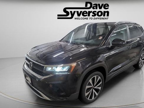 Used 2023 Volkswagen Taos SE image 2