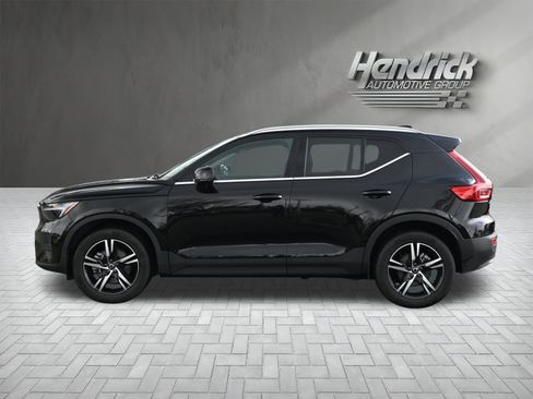Used 2025 Volvo XC40 B5 Core image 10