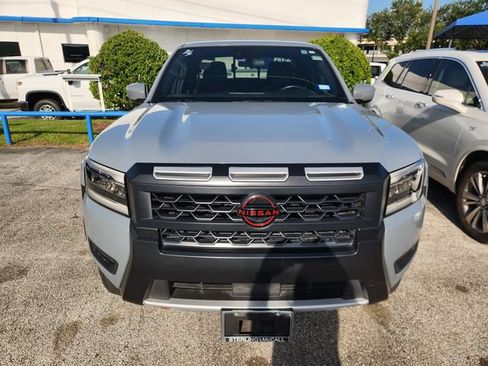 Used 2025 Nissan Frontier Pro-X RWD image 2