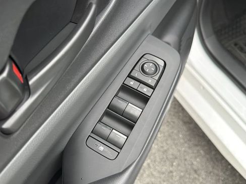 Used 2025 Toyota Prius LE FWD image 20