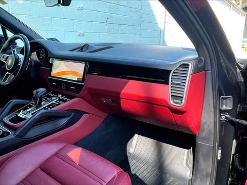 Certified 2021 Porsche Cayenne AWD/4WD image 19