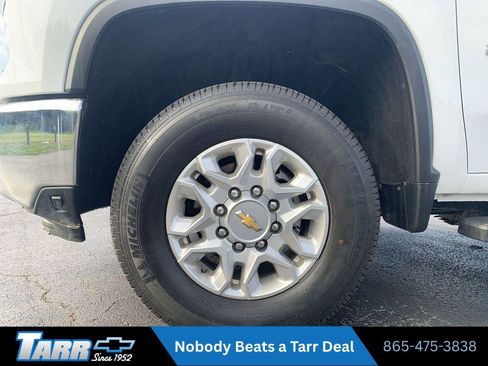 Used 2025 Chevrolet Silverado 2500 LT AWD/4WD image 2