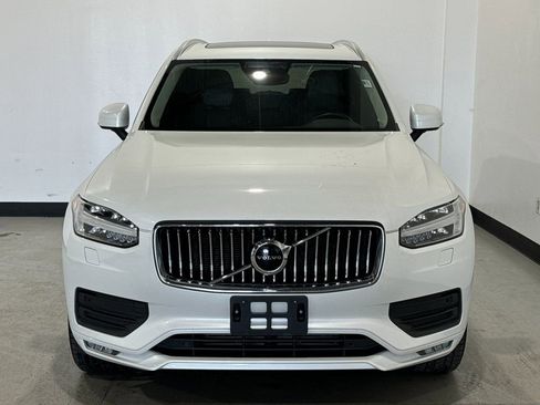 Used 2022 Volvo XC90 T5 Momentum image 11