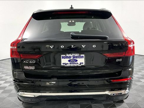 Used 2023 Volvo XC60 B5 Plus FWD image 4