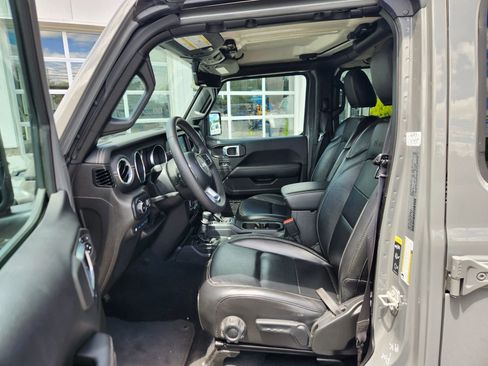 Used 2023 Jeep Wrangler Unlimited Sahara image 24