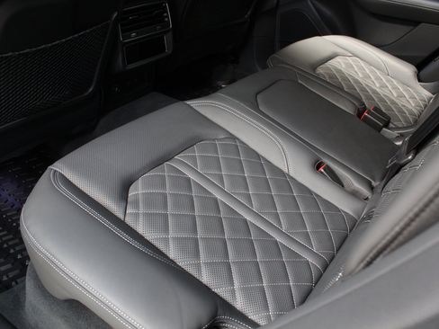 Used 2023 Audi SQ8 Prestige AWD/4WD image 47