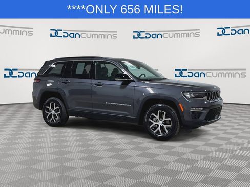 Used 2025 Jeep Grand Cherokee Limited image 2