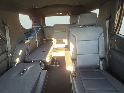 Used 2024 Chevrolet Tahoe Z71 w/ Luxury Package image 13