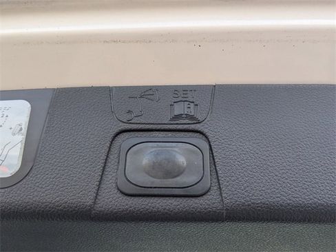 Used 2013 Ford C-MAX SEL image 26