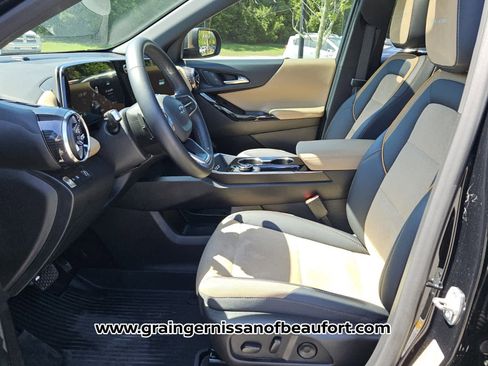 Used 2025 Chevrolet Equinox ACTIV w/ Safety and Technology Package FWD image 3