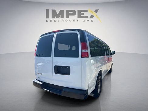 Used 2025 Chevrolet Express 3500 LS RWD image 5