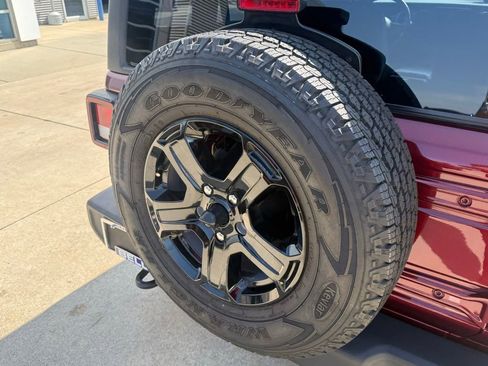 Used 2021 Jeep Wrangler Sport AWD/4WD image 18