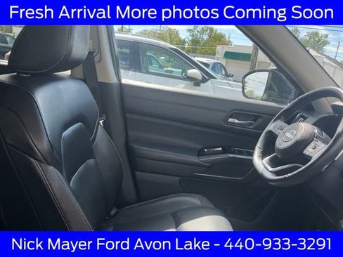 Used 2024 Nissan Pathfinder SL w/ SL Premium Package AWD/4WD image 12