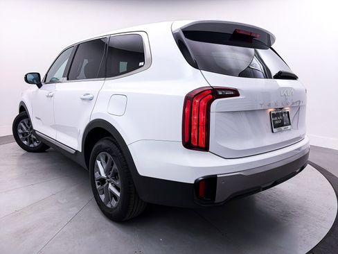 Certified 2025 Kia Telluride LX image 2