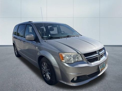 Used 2014 Dodge Grand Caravan SXT FWD image 3
