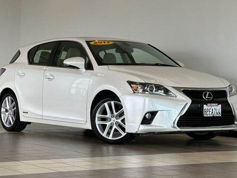 Used 2017 Lexus CT 200h image 2