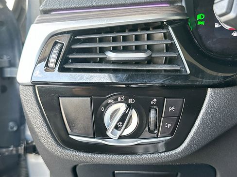 Used 2023 BMW 540i w/ Convenience Package image 10