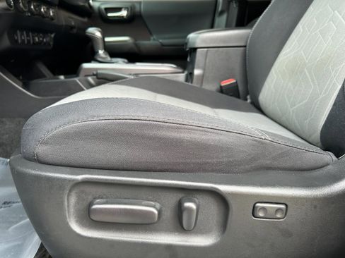 Used 2021 Toyota Tacoma TRD Off-Road image 18