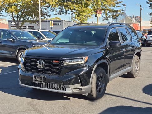 Used 2023 Honda Pilot TrailSport image 10