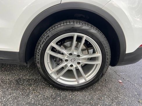 Used 2019 Porsche Cayenne image 37
