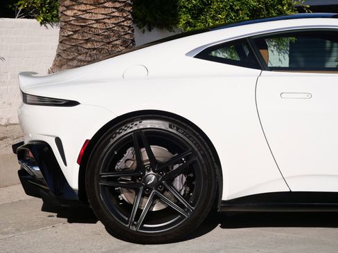 Used 2025 Aston Martin V8 Vantage Coupe RWD image 15