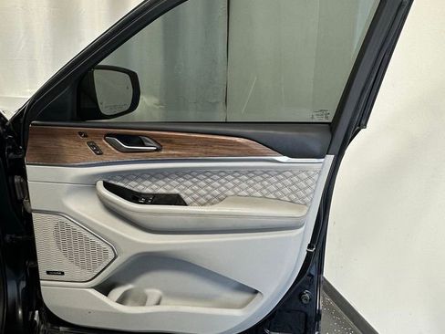 Used 2021 Jeep Grand Cherokee L Summit w/ Luxury Tech Group V image 21