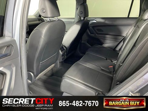 Used 2018 Volkswagen Tiguan SEL w/ R-Line Package AWD/4WD image 28