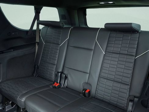 Used 2025 Cadillac Escalade ESV V AWD/4WD image 24