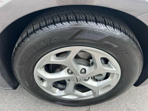 Used 2023 Chrysler Pacifica Limited FWD image 10