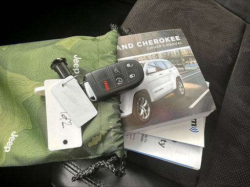 Used 2021 Jeep Grand Cherokee Laredo X image 12