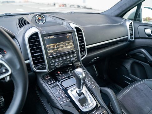 Used 2016 Porsche Cayenne GTS image 16