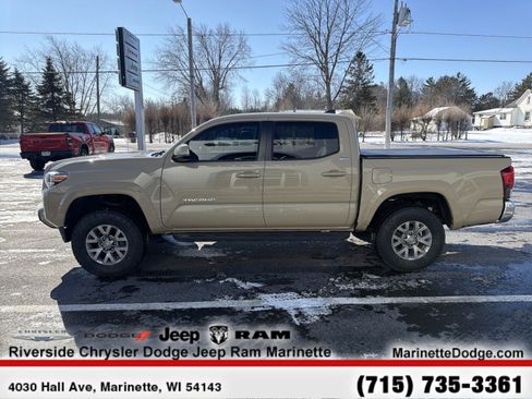 Used 2018 Toyota Tacoma SR5 w/ Four Season Floor Mat Package image 5