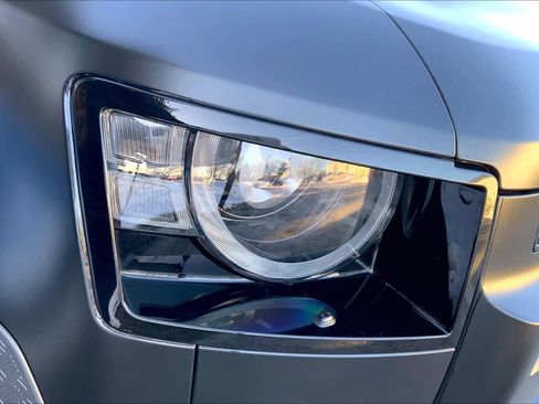 Used 2024 Land Rover Defender 90 X-Dynamic SE image 26