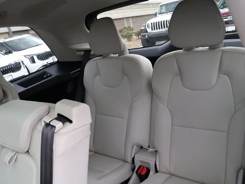Used 2016 Volvo XC90 T6 Momentum w/ Momentum Plus Package AWD/4WD image 36
