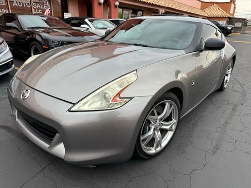 Used 2010 Nissan 370Z Touring w/ Sport Pkg image 2