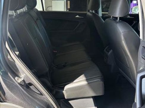 Used 2022 Volkswagen Tiguan SE w/ Panoramic Sunroof Package FWD image 17