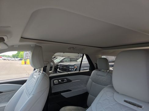 Used 2025 Ford Explorer Platinum w/ LUX Leather Package AWD/4WD image 9