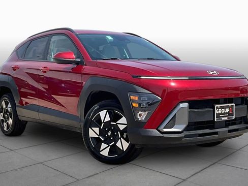 Used 2024 Hyundai Kona SEL AWD/4WD image 2