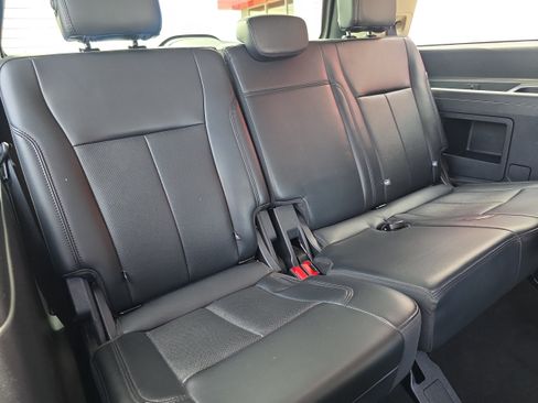 Used 2024 Ford Expedition XLT AWD/4WD image 18