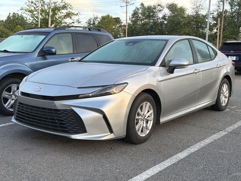 Used 2025 Toyota Camry LE FWD image 2